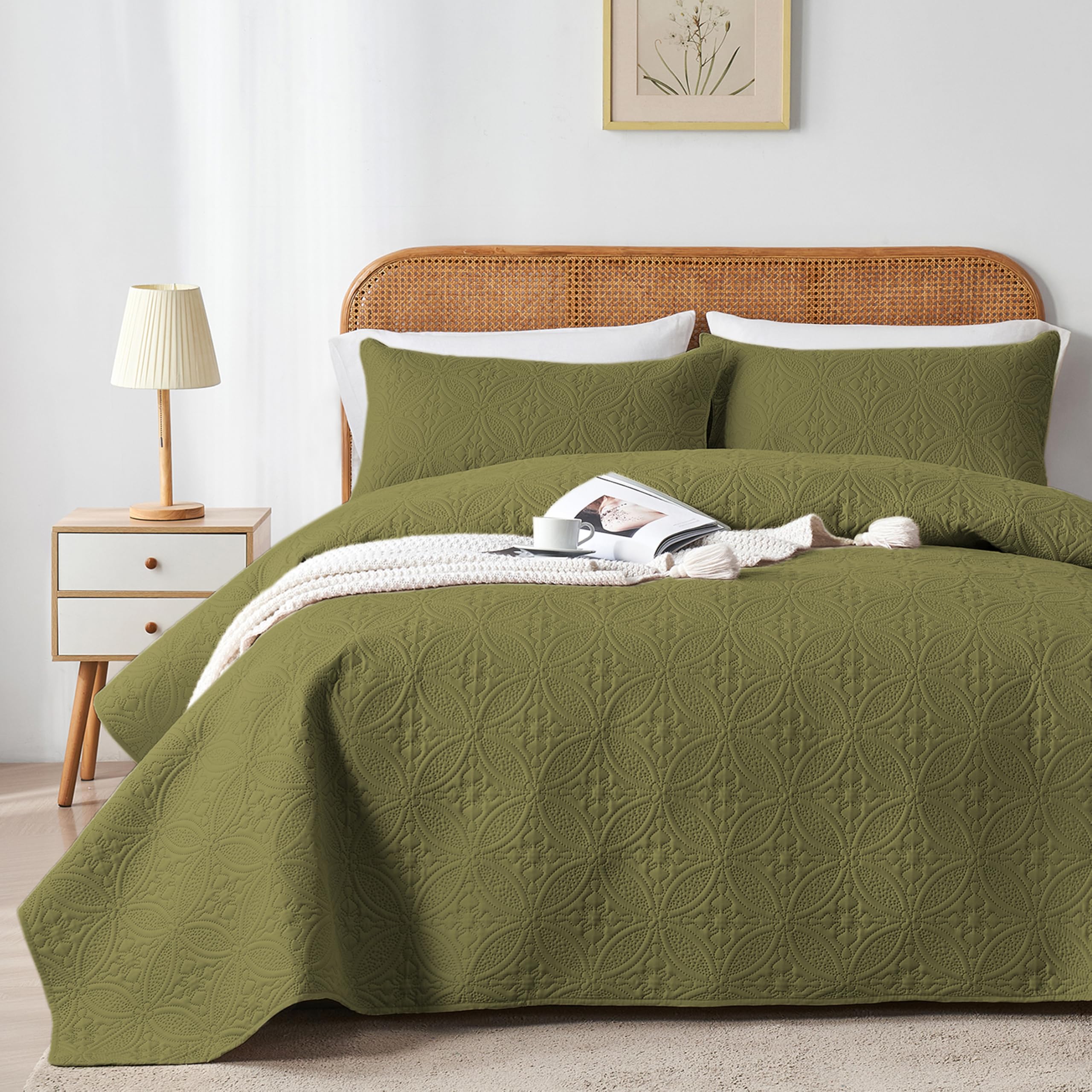 Wuruibo Full/Queen Quilt Set Olive Green, Microfiber Lightweight Bedspreads, Ultrasonic Embossed Solid Coverlet, Thin Bedding Se